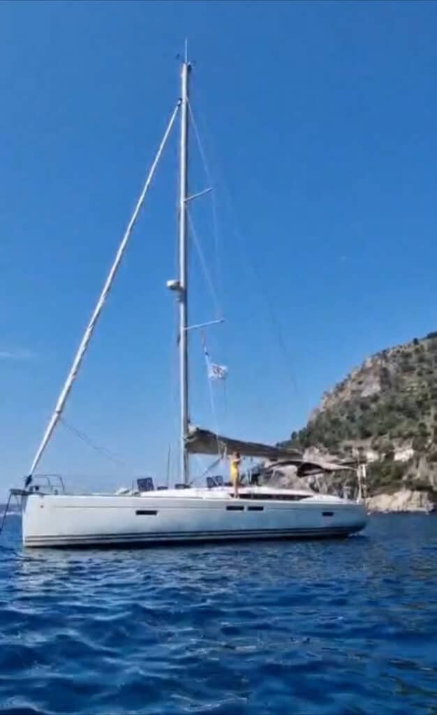 voilier au mouillage